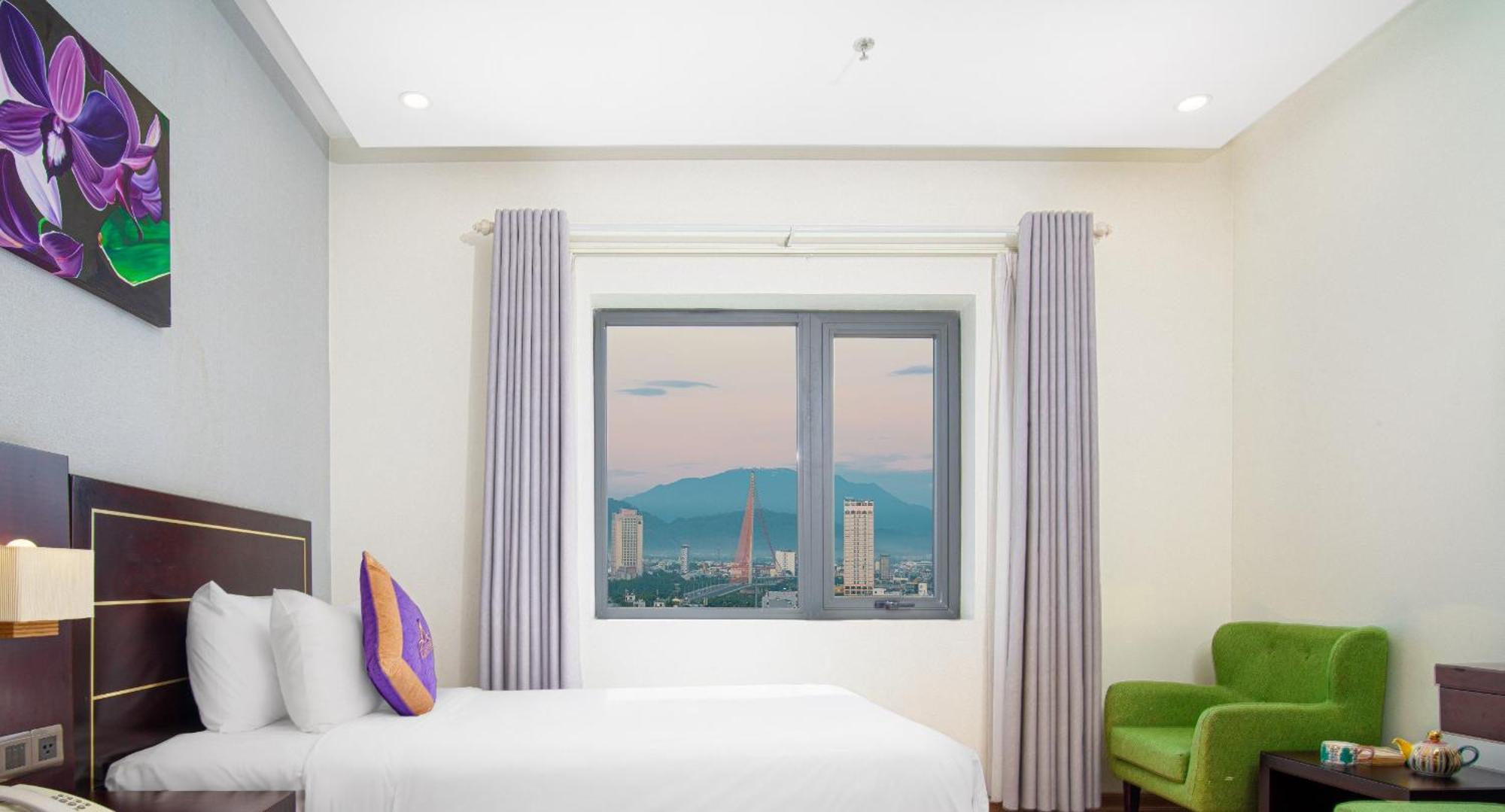 Alani Sea View Hotel Da Nang Exterior photo